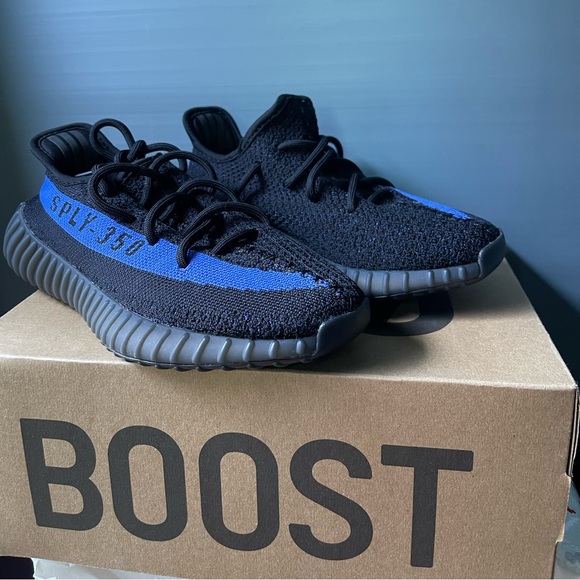 Yeezy boost 350 v2 “Dazzling blue” size 4.5